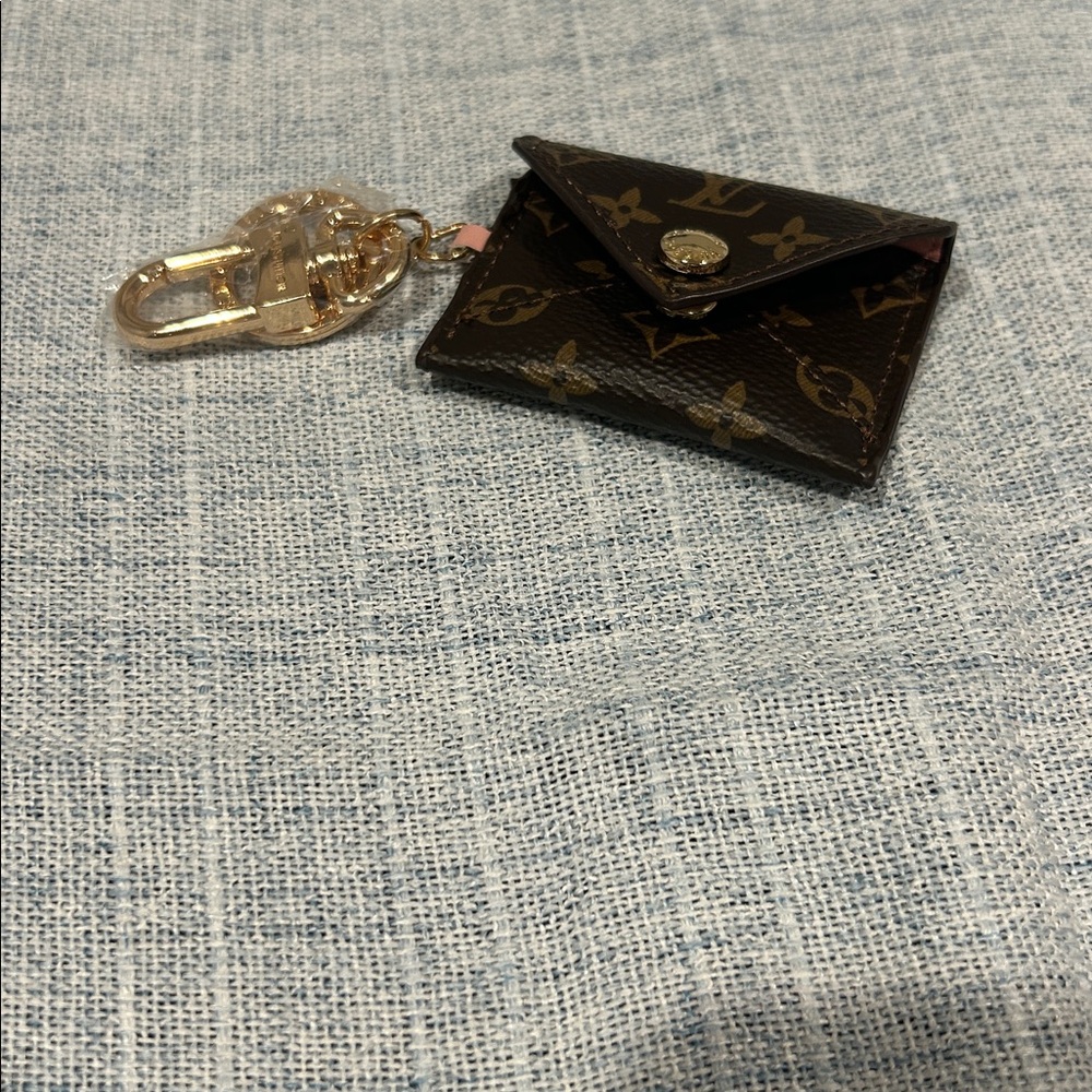 Key Charm - Picture 4 of 5